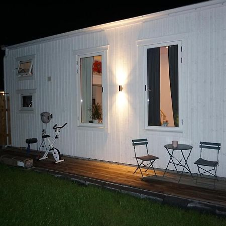 Ferienwohnung Fresh Happy Little House, 35 M2 In Taeby Stockholm Exterior foto