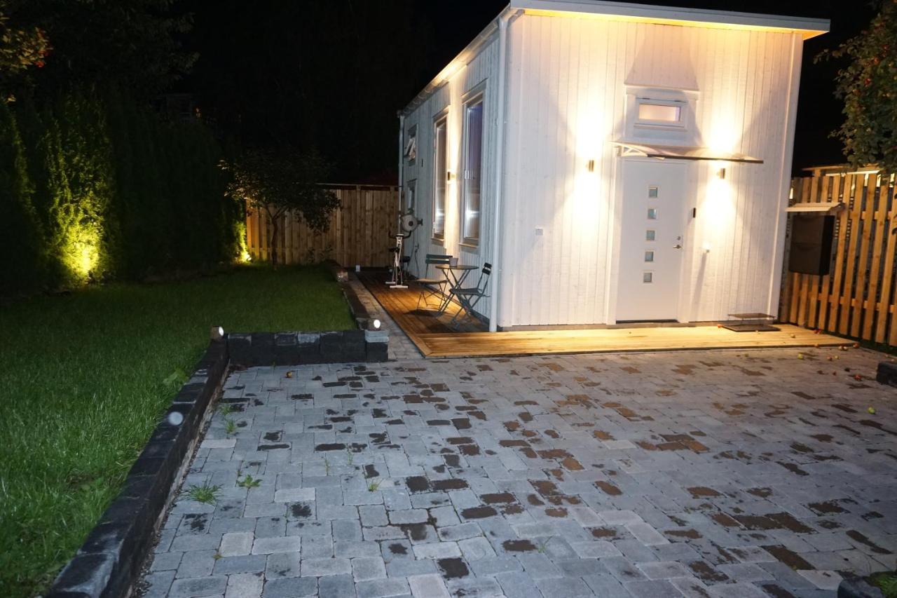 Ferienwohnung Fresh Happy Little House, 35 M2 In Taeby Stockholm Exterior foto